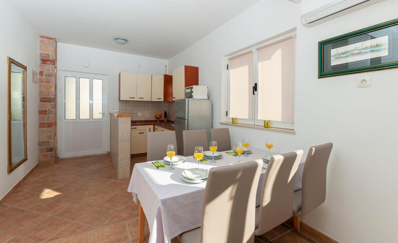 אומיס Apartments Jasna מראה חיצוני תמונה