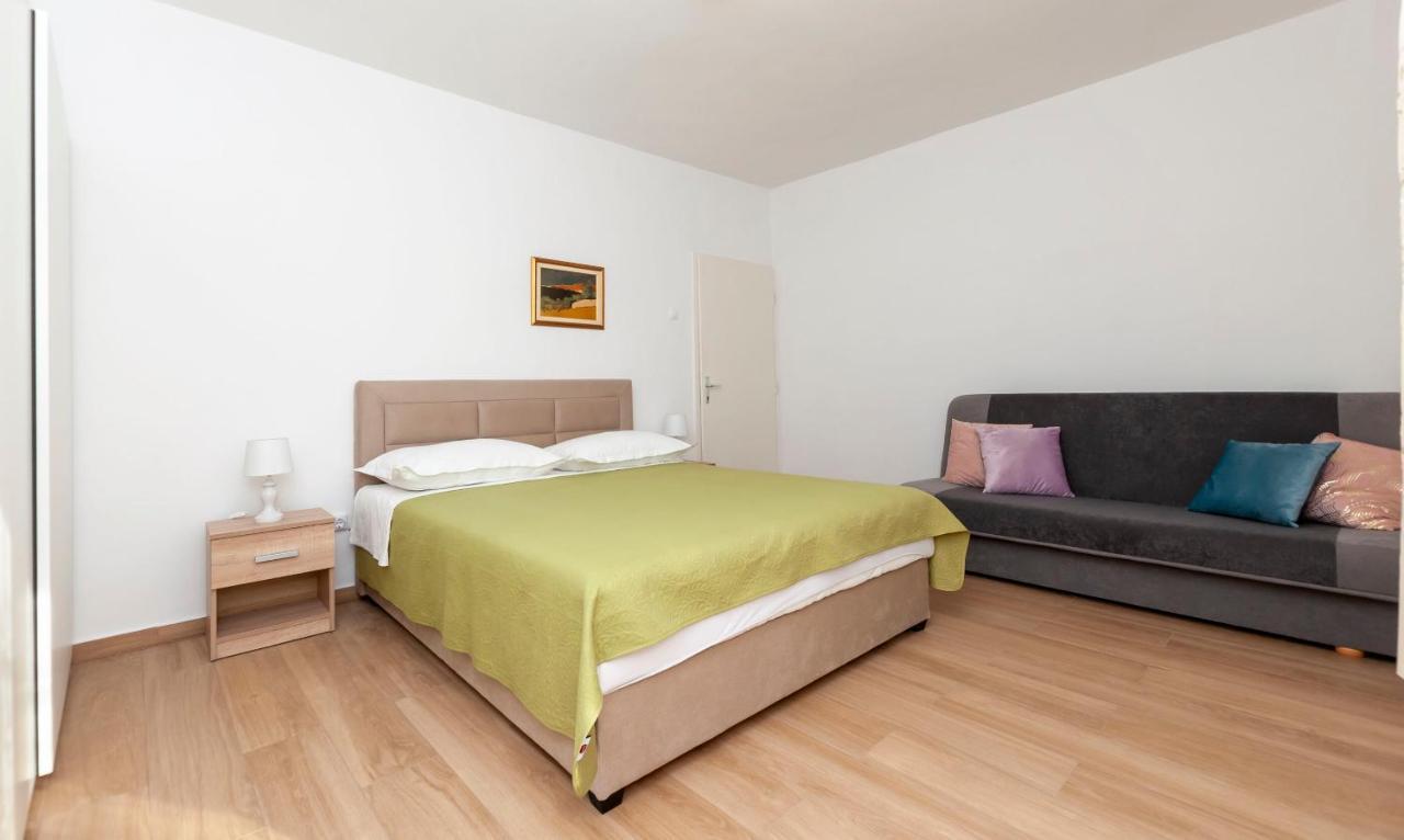 אומיס Apartments Jasna מראה חיצוני תמונה
