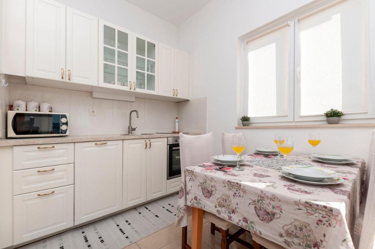 אומיס Apartments Jasna מראה חיצוני תמונה